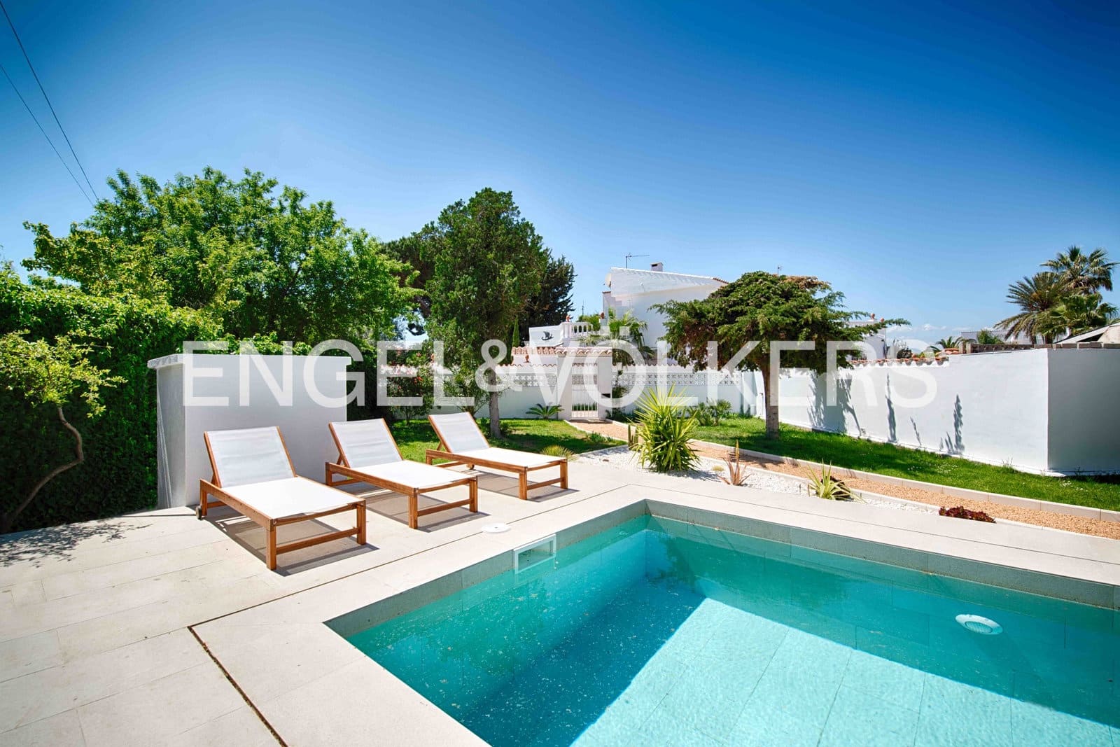 Chalet de 3 habitaciones en Empuriabrava en venta con piscina garaje - 735.000 € (Ref: 9005598)