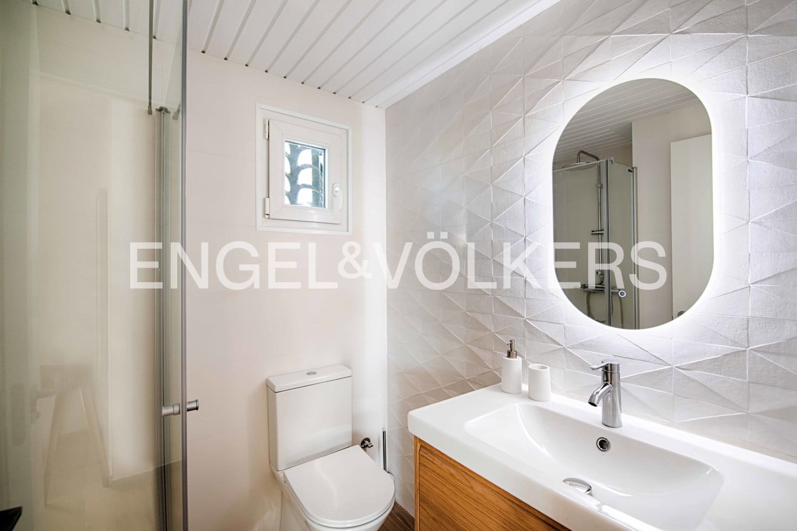 Chalet de 3 habitaciones en Empuriabrava en venta con piscina garaje - 735.000 € (Ref: 9005598)