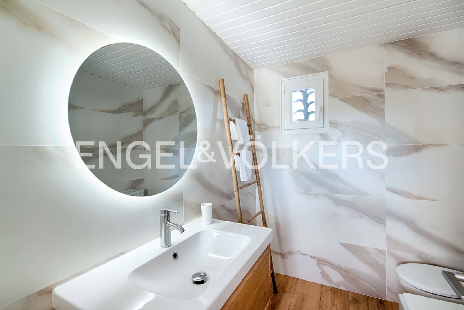 Chalet de 3 habitaciones en Empuriabrava en venta con piscina garaje - 735.000 € (Ref: 9005598)