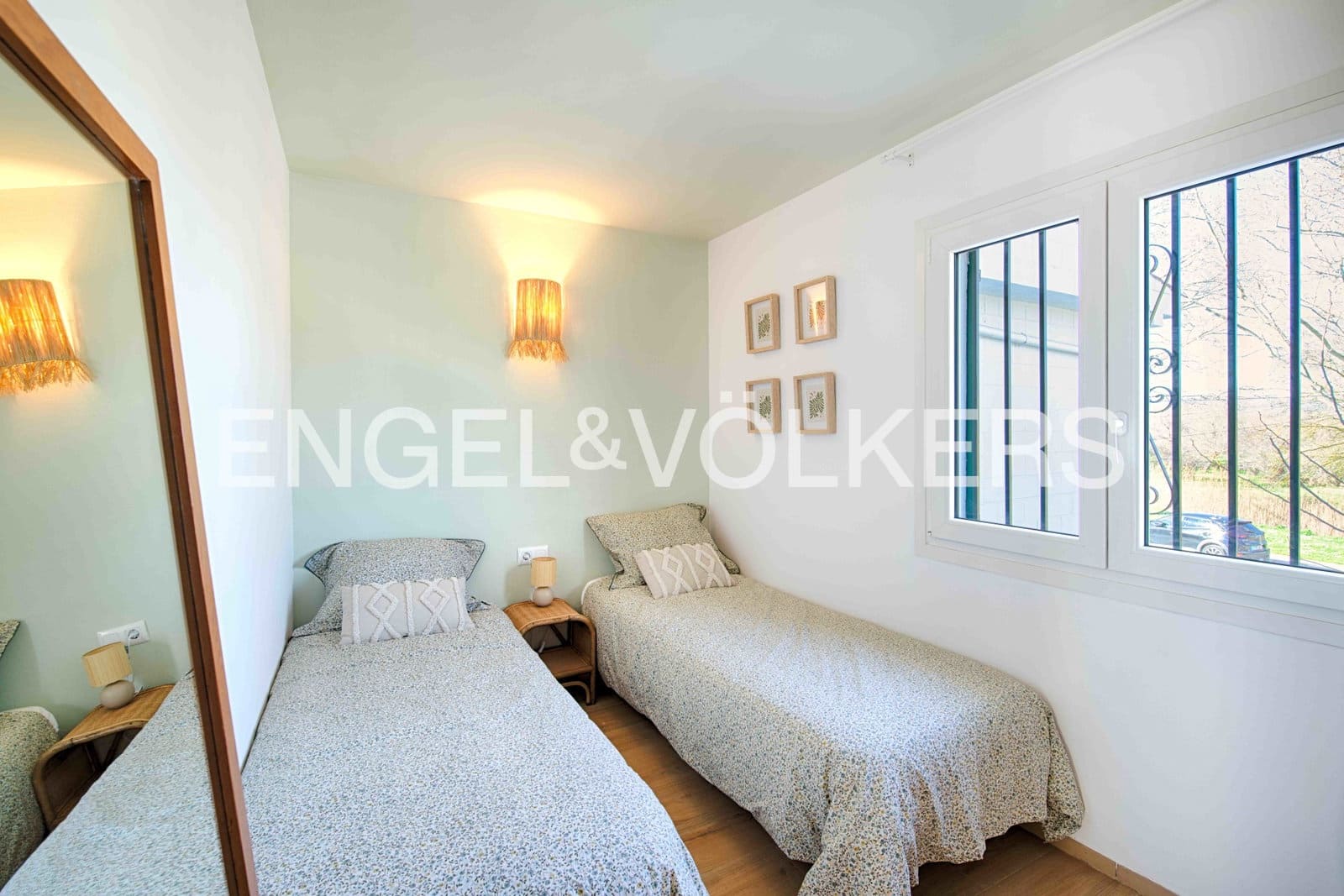Chalet de 3 habitaciones en Empuriabrava en venta con piscina garaje - 735.000 € (Ref: 9005598)