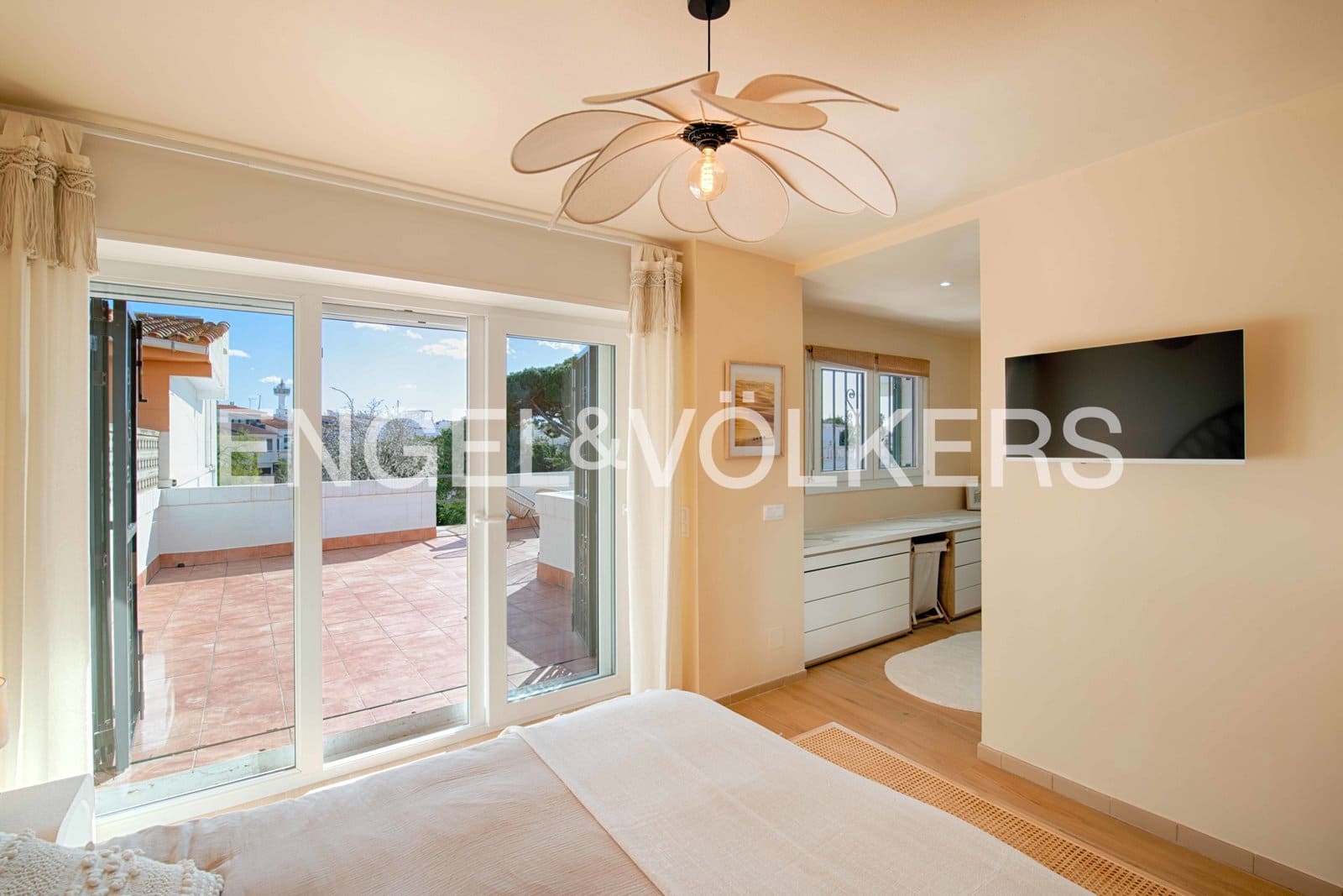 Chalet de 3 habitaciones en Empuriabrava en venta con piscina garaje - 735.000 € (Ref: 9005598)