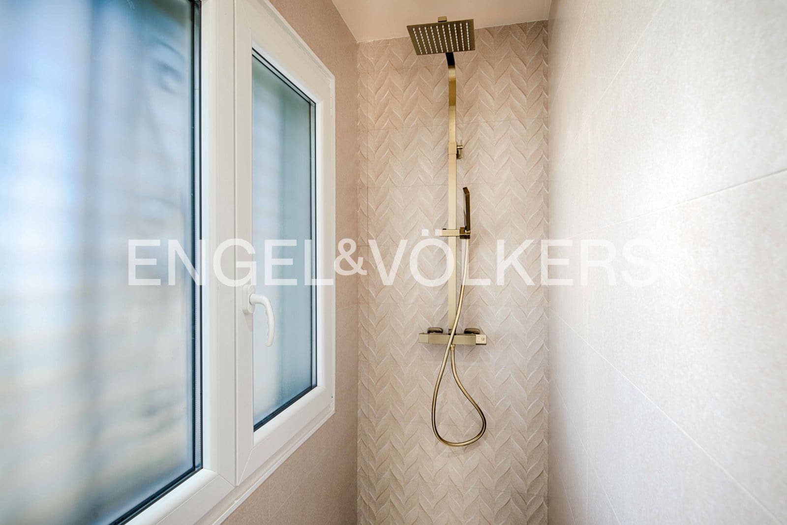 Chalet de 3 habitaciones en Empuriabrava en venta con piscina garaje - 735.000 € (Ref: 9005598)