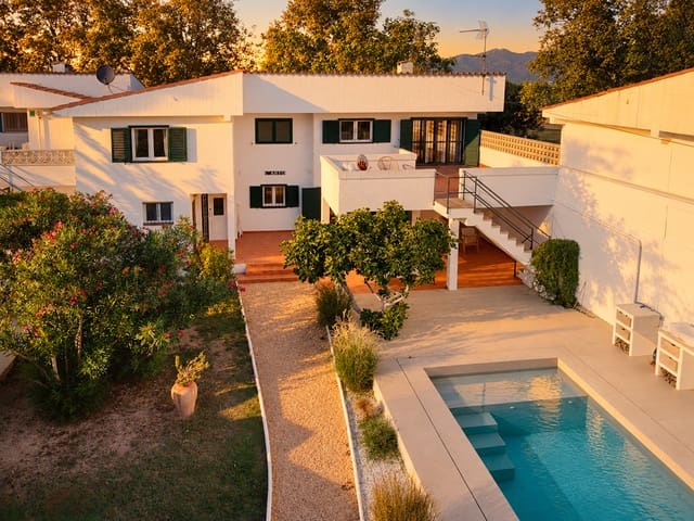 Chalet de 3 habitaciones en Empuriabrava, Castelló d'Empúries en venta con piscina garaje - 695.000 € (Ref: 9005598)