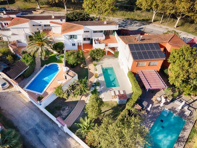 Chalet de 3 habitaciones en Empuriabrava, Castelló d'Empúries en venta con piscina garaje - 695.000 € (Ref: 9005598)
