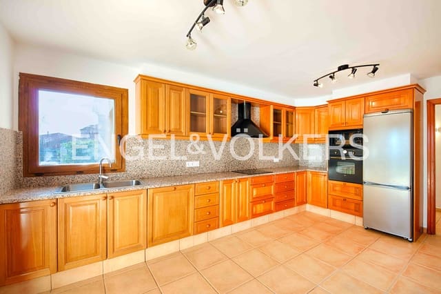 4 bedroom Villa for sale in Peralada with pool garage - € 699,000 (Ref: 9005599)