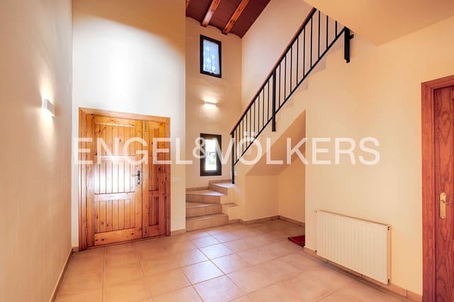 4 bedroom Villa for sale in Peralada with pool garage - € 699,000 (Ref: 9005599)