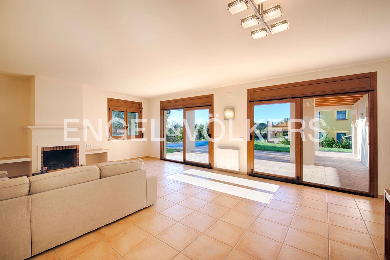 4 soveværelse Villa til salg i Peralada med swimmingpool garage - € 699.000 (Ref: 9005599)