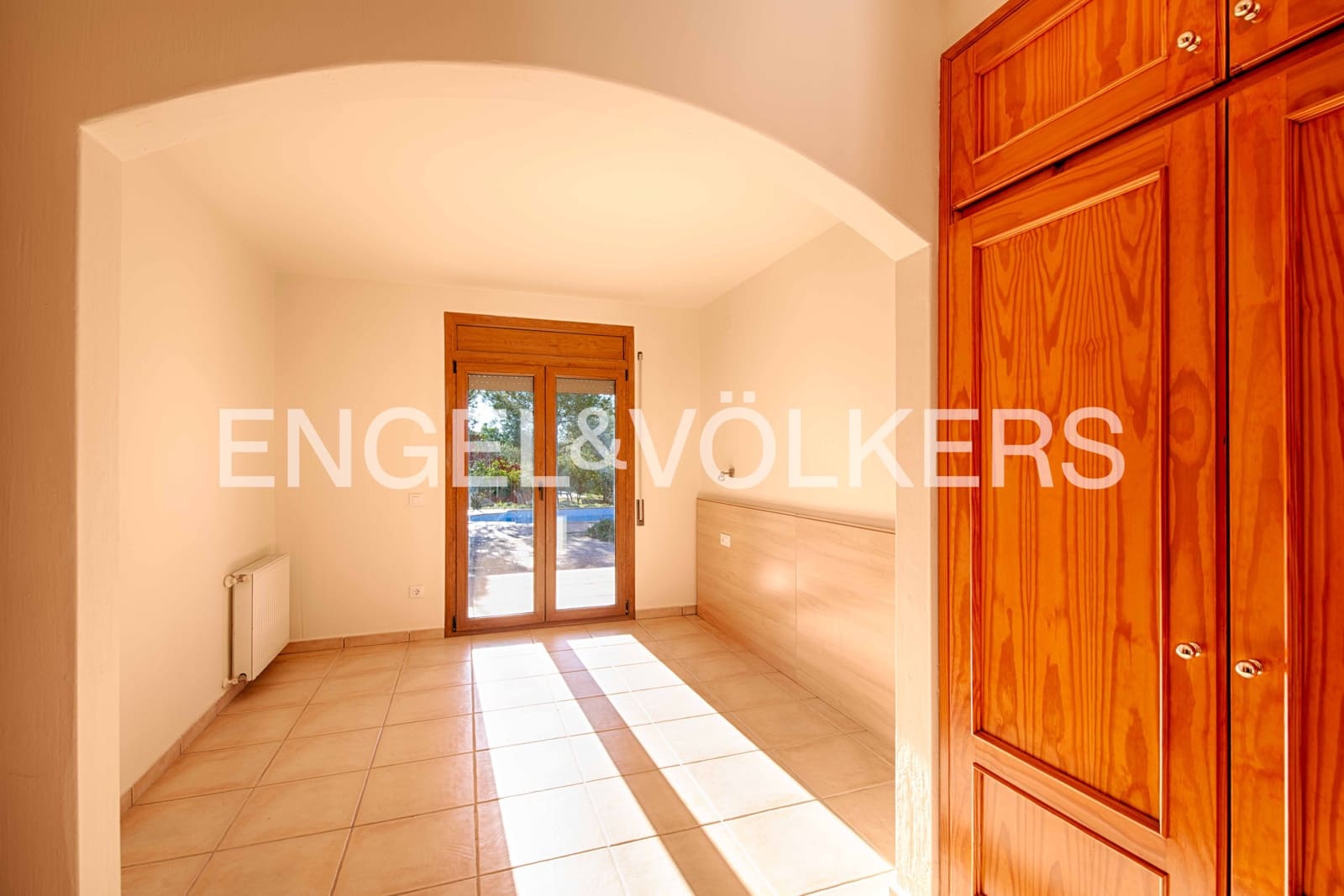 4 soveværelse Villa til salg i Peralada med swimmingpool garage - € 699.000 (Ref: 9005599)