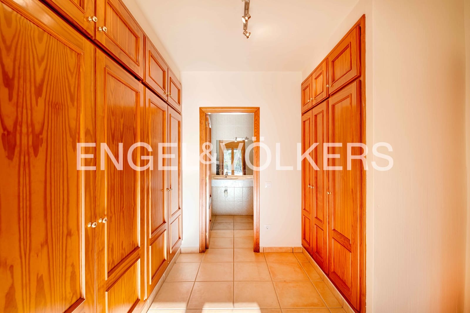 4 soveværelse Villa til salg i Peralada med swimmingpool garage - € 699.000 (Ref: 9005599)