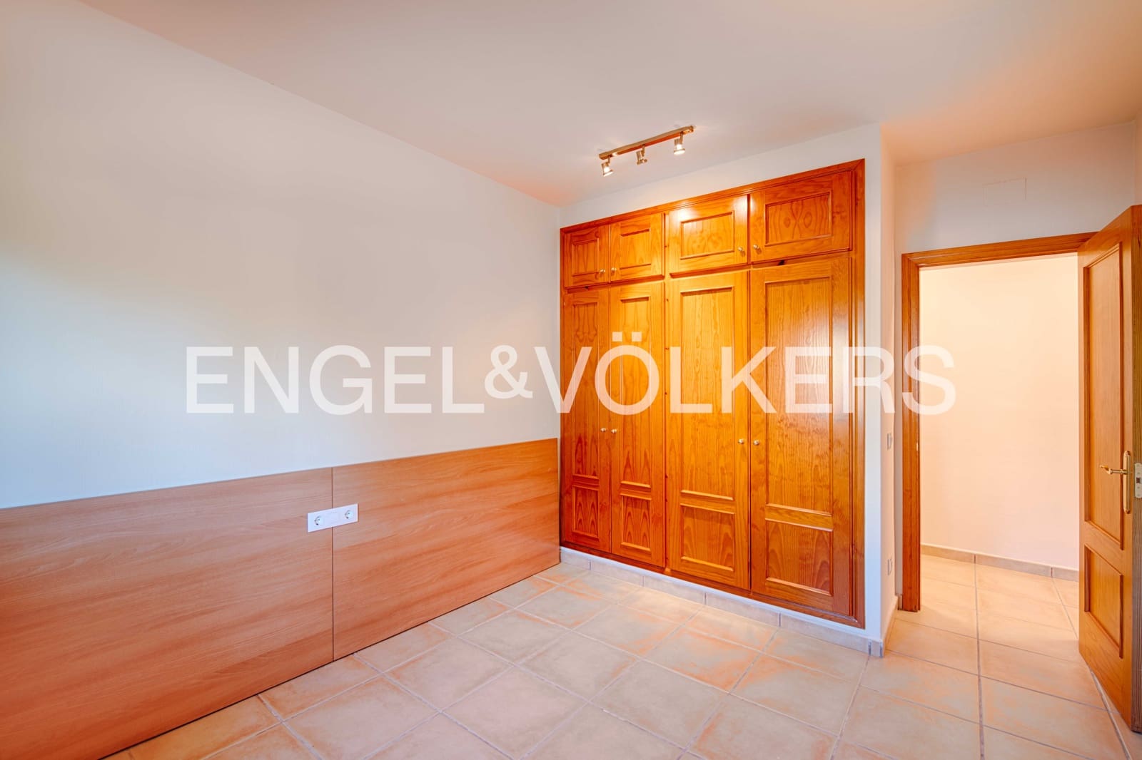 4 soveværelse Villa til salg i Peralada med swimmingpool garage - € 699.000 (Ref: 9005599)