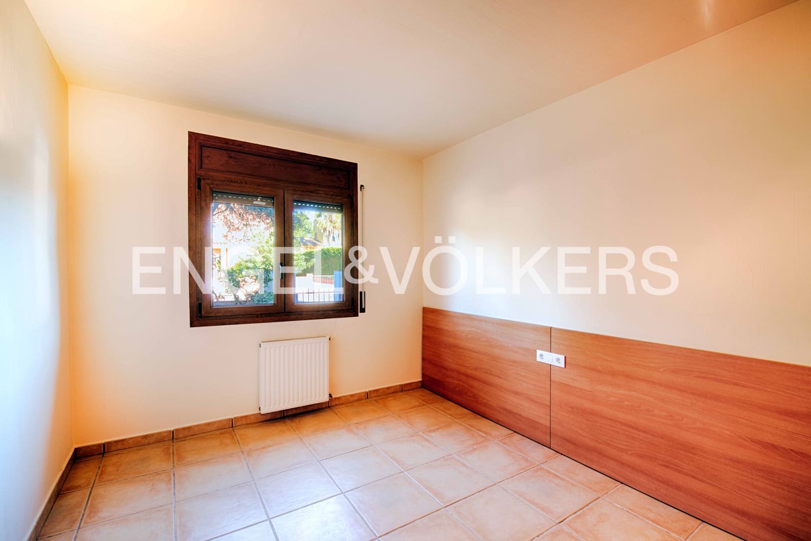 4 soveværelse Villa til salg i Peralada med swimmingpool garage - € 699.000 (Ref: 9005599)