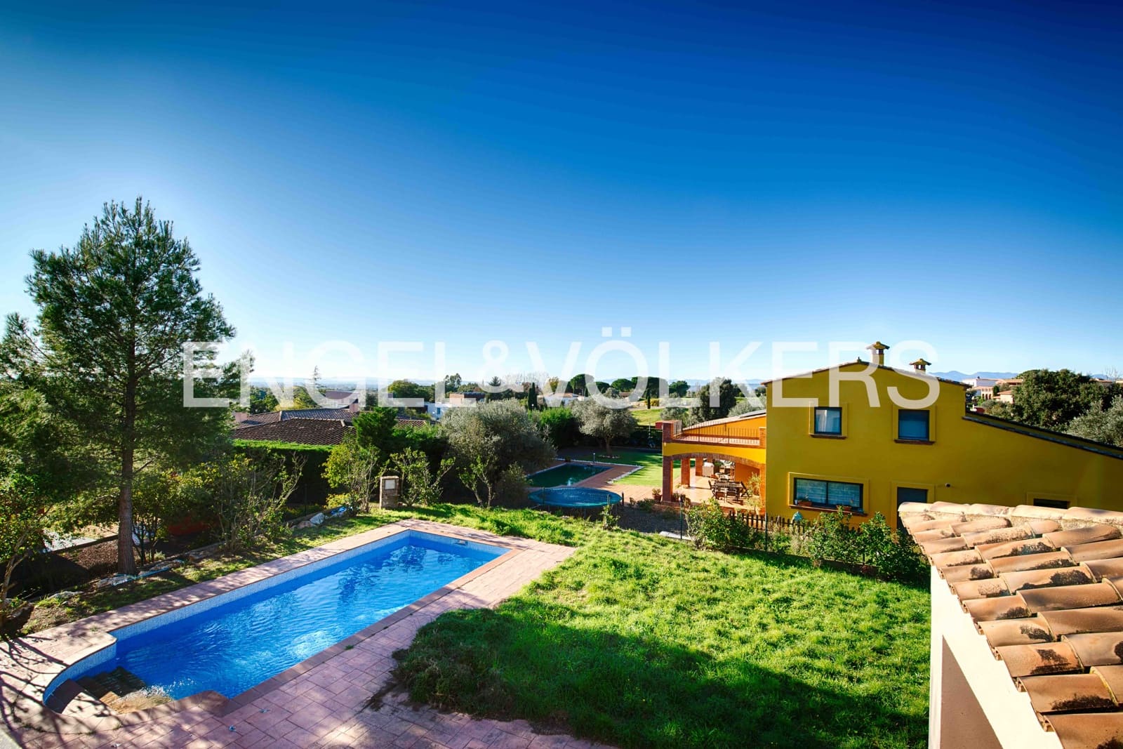 4 soveværelse Villa til salg i Peralada med swimmingpool garage - € 699.000 (Ref: 9005599)