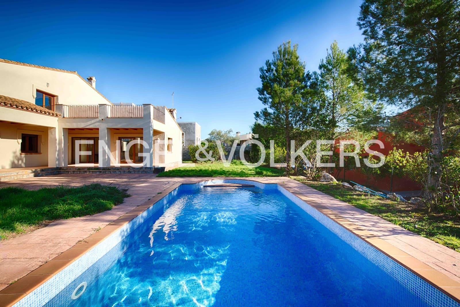 4 soveværelse Villa til salg i Peralada med swimmingpool garage - € 699.000 (Ref: 9005599)