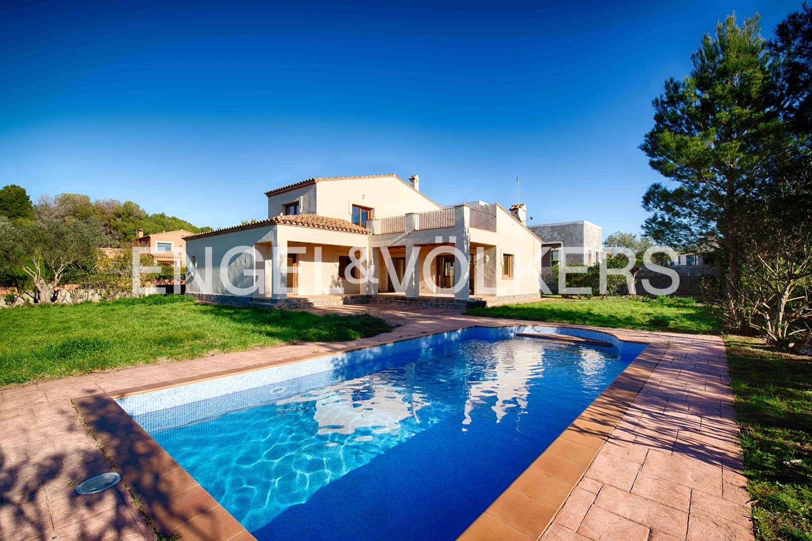 4 soveværelse Villa til salg i Peralada med swimmingpool garage - € 699.000 (Ref: 9005599)