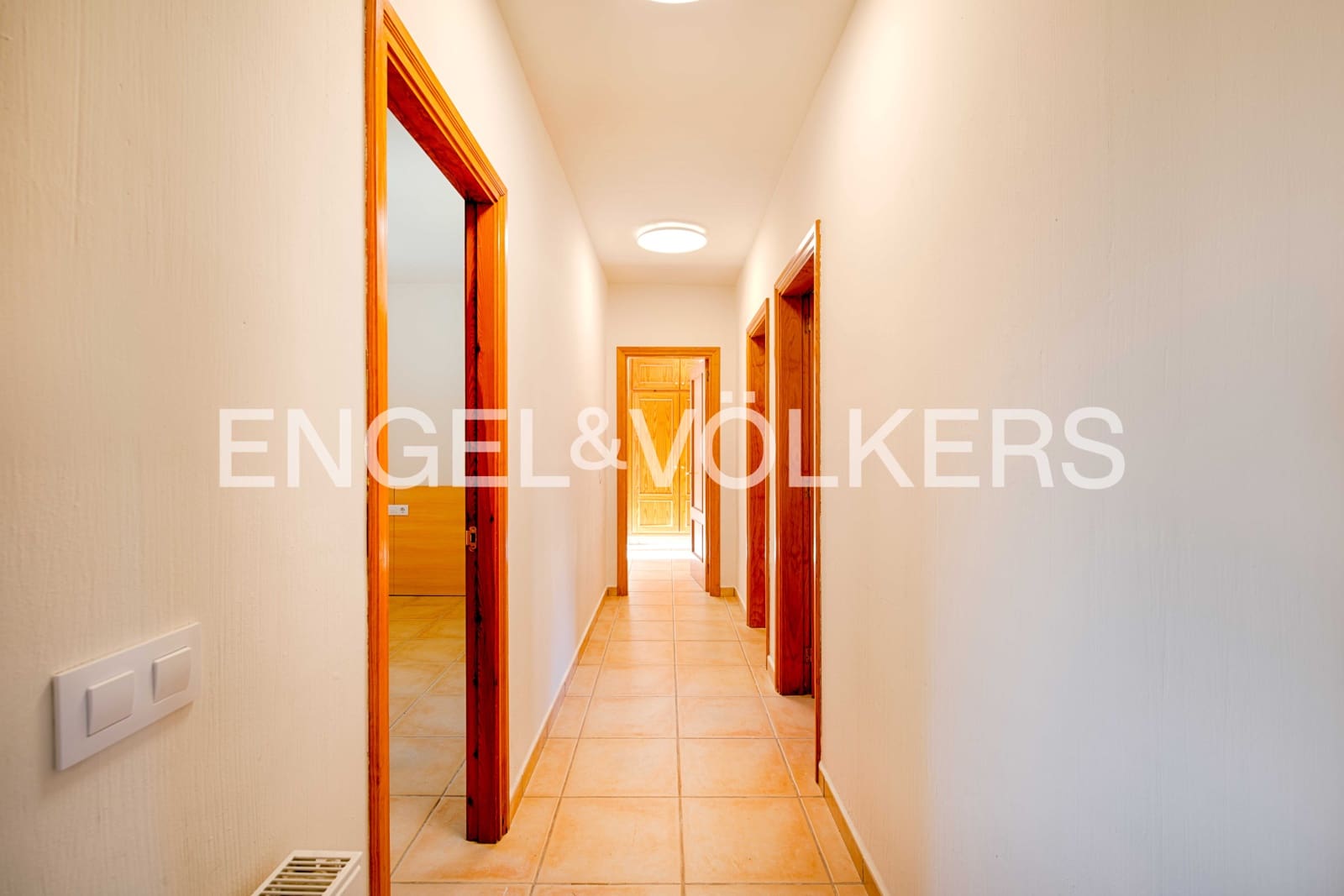 4 soveværelse Villa til salg i Peralada med swimmingpool garage - € 699.000 (Ref: 9005599)