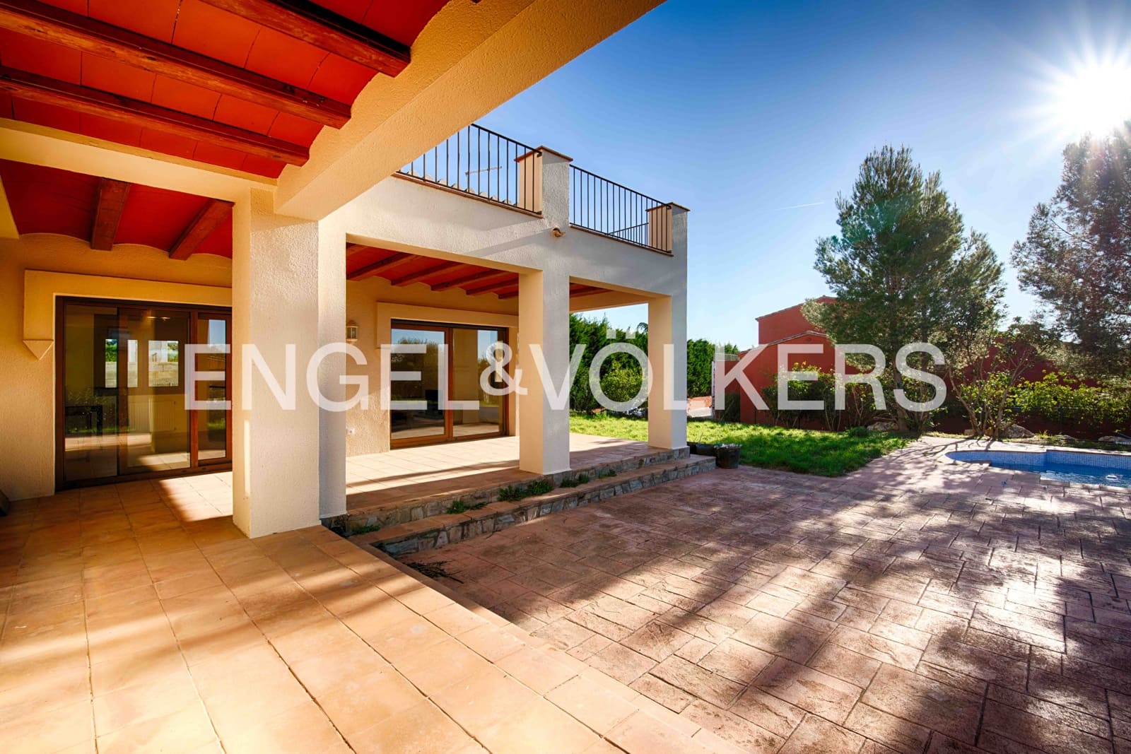 4 soveværelse Villa til salg i Peralada med swimmingpool garage - € 699.000 (Ref: 9005599)