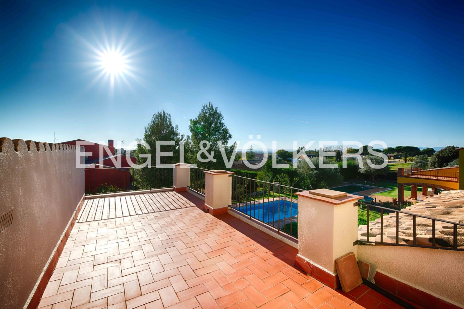 4 soveværelse Villa til salg i Peralada med swimmingpool garage - € 699.000 (Ref: 9005599)