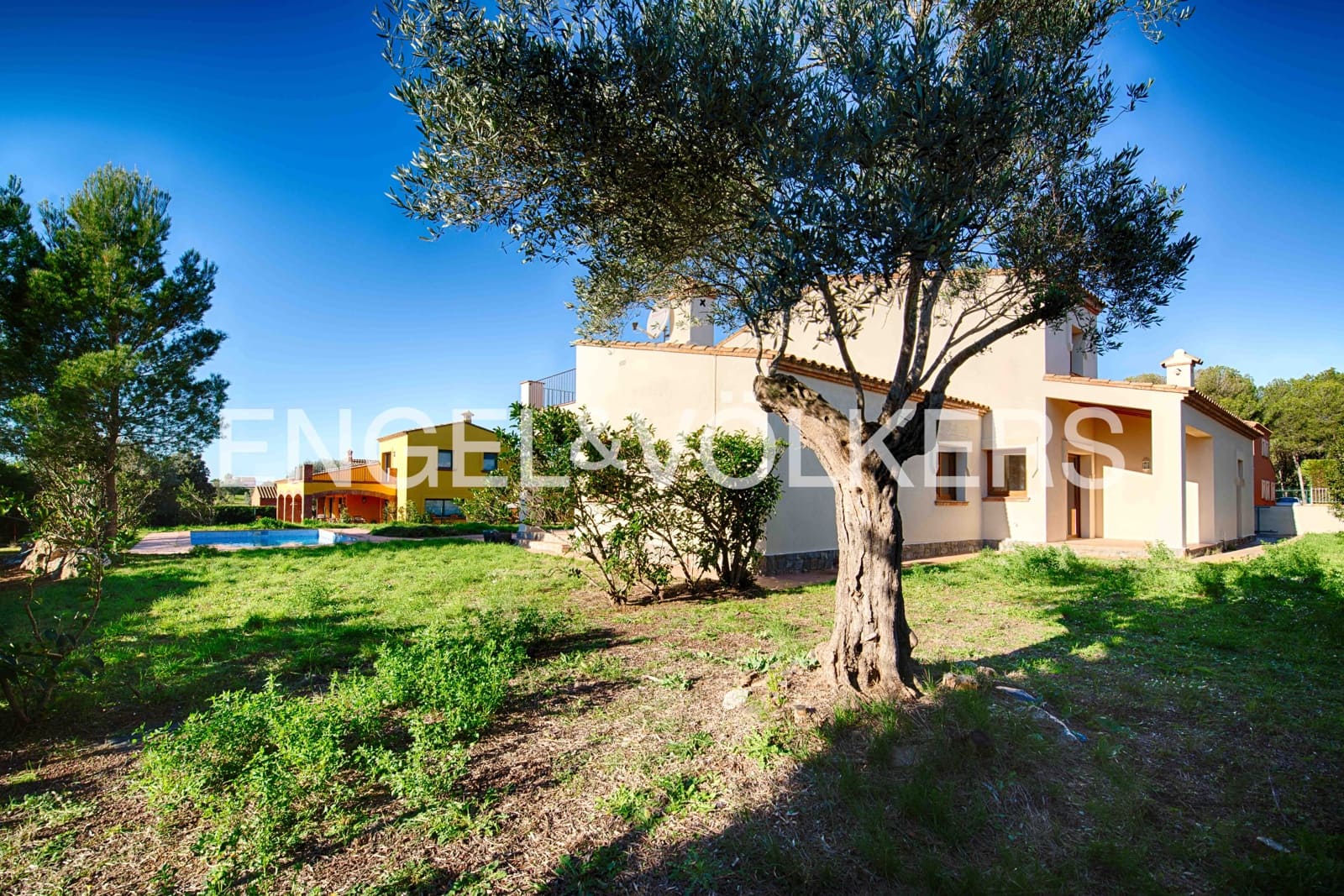 4 soveværelse Villa til salg i Peralada med swimmingpool garage - € 699.000 (Ref: 9005599)