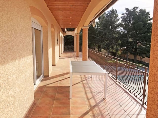 5 bedroom Villa for sale in Pau with pool - € 899,000 (Ref: 9005601)