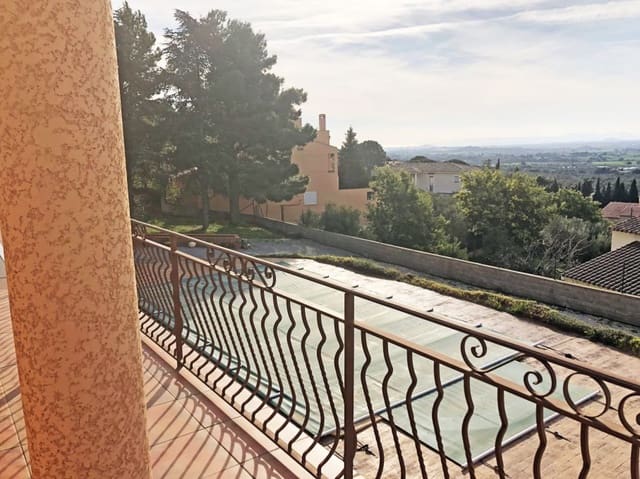 5 bedroom Villa for sale in Pau with pool - € 899,000 (Ref: 9005601)