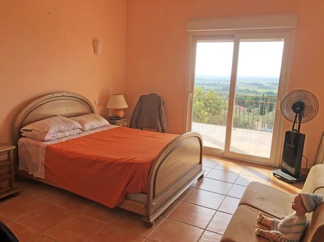 5 bedroom Villa for sale in Pau with pool - € 899,000 (Ref: 9005601)