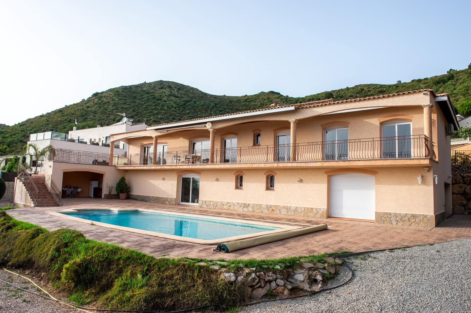 5 soveværelse Villa til salg i Pau med swimmingpool - € 899.000 (Ref: 9005601)