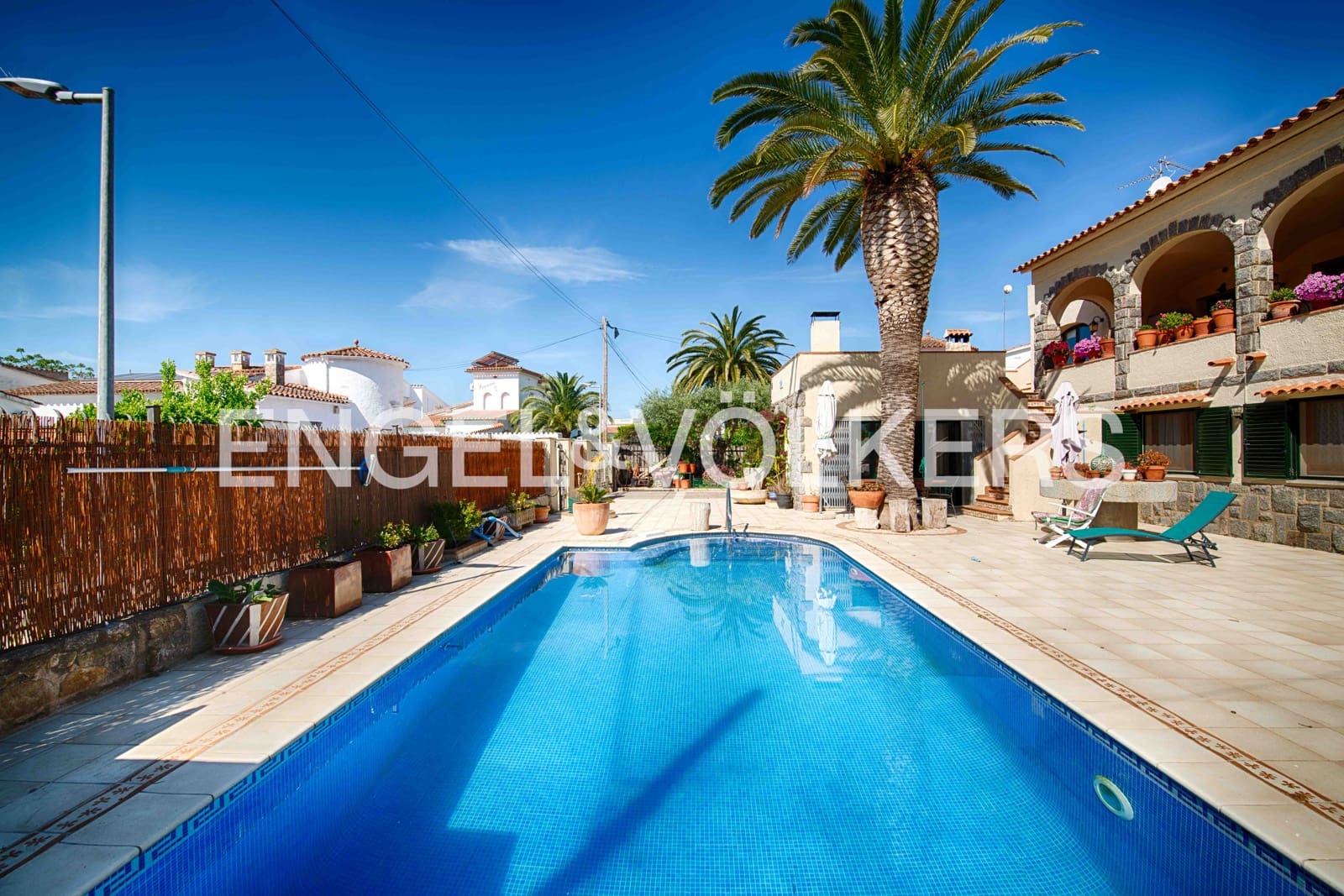 4 soveværelse Villa til salg i Empuriabrava med swimmingpool garage - € 820.000 (Ref: 9005603)