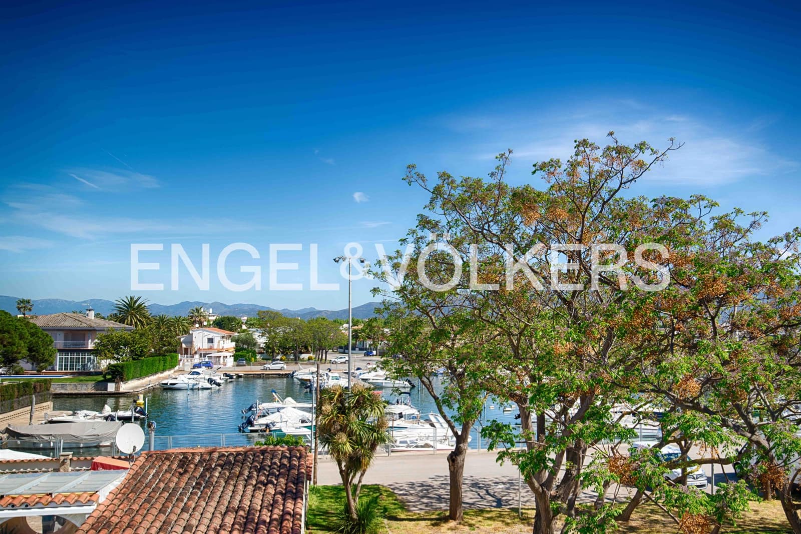 4 soveværelse Villa til salg i Empuriabrava med swimmingpool garage - € 820.000 (Ref: 9005603)