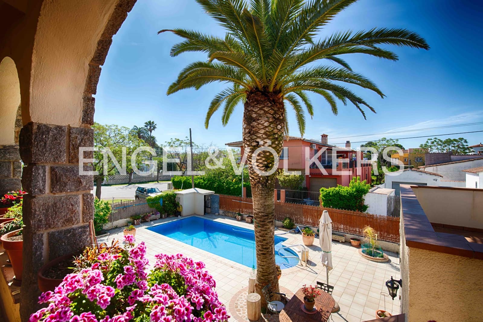 4 soveværelse Villa til salg i Empuriabrava med swimmingpool garage - € 820.000 (Ref: 9005603)
