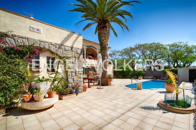 4 makuuhuone Huvila myytävänä paikassa Empuriabrava, Castelló d'Empúries mukana uima-altaan 
autotalli - 820 000 € (Ref: 9005603)