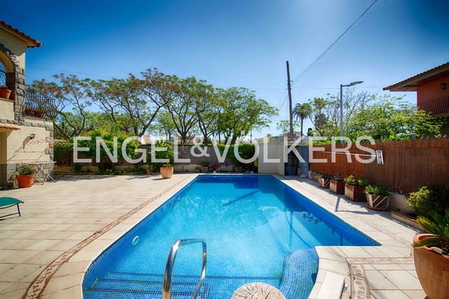 4 makuuhuone Huvila myytävänä paikassa Empuriabrava, Castelló d'Empúries mukana uima-altaan 
autotalli - 820 000 € (Ref: 9005603)