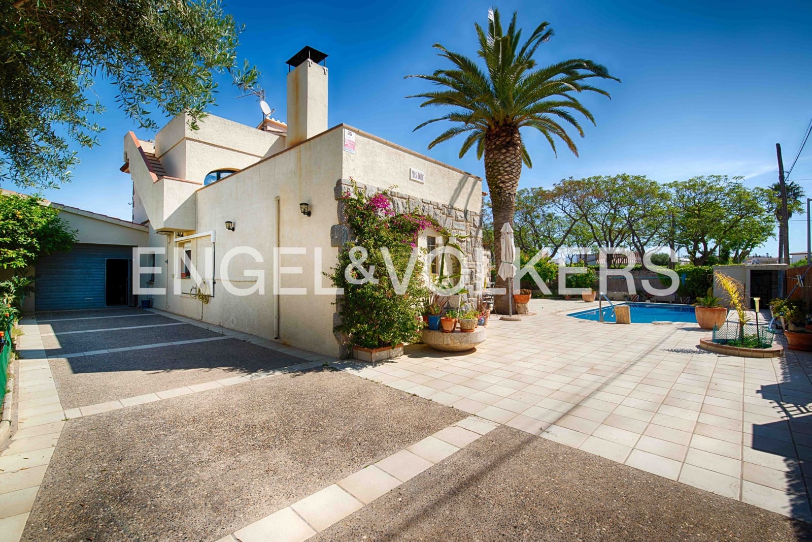 4 soveværelse Villa til salg i Empuriabrava med swimmingpool garage - € 820.000 (Ref: 9005603)