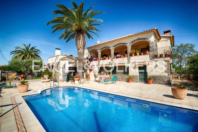 4 sypialnia Willa na sprzedaż w Empuriabrava, Castelló d'Empúries z basenem garażem - 795 000 € (Ref: 9005603)
