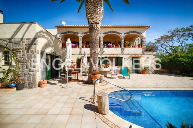4 sypialnia Willa na sprzedaż w Empuriabrava, Castelló d'Empúries z basenem garażem - 795 000 € (Ref: 9005603)