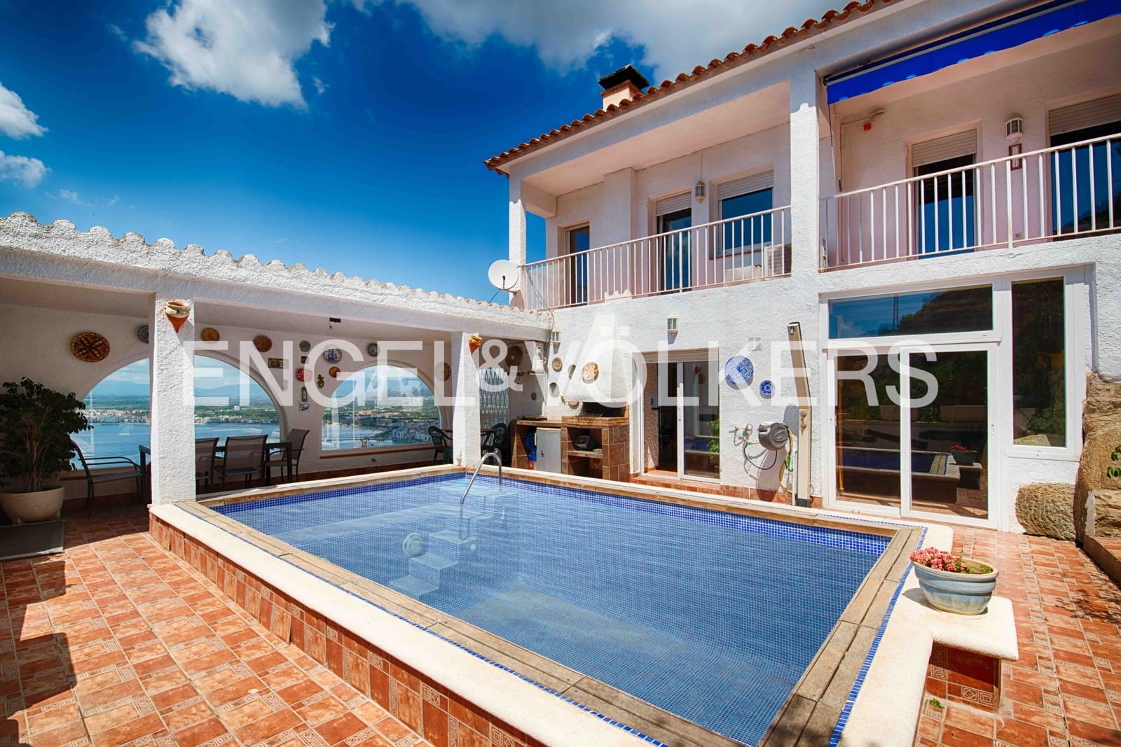 3 soveværelse Villa til salg i Roses med swimmingpool - € 790.000 (Ref: 9005607)