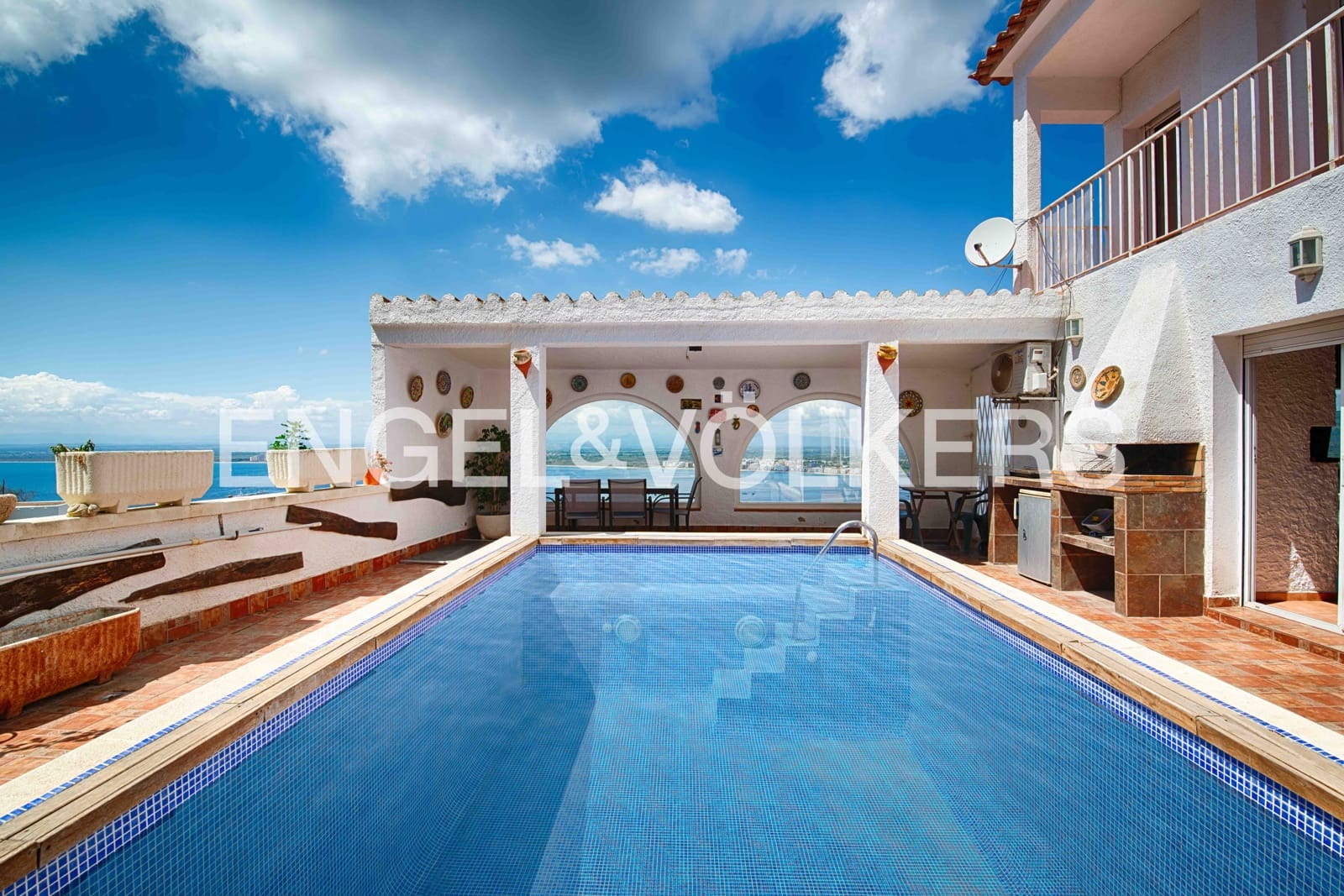 3 soveværelse Villa til salg i Roses med swimmingpool - € 790.000 (Ref: 9005607)