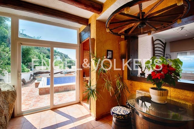 3 soveværelse Villa til salg i Roses med swimmingpool - € 790.000 (Ref: 9005607)