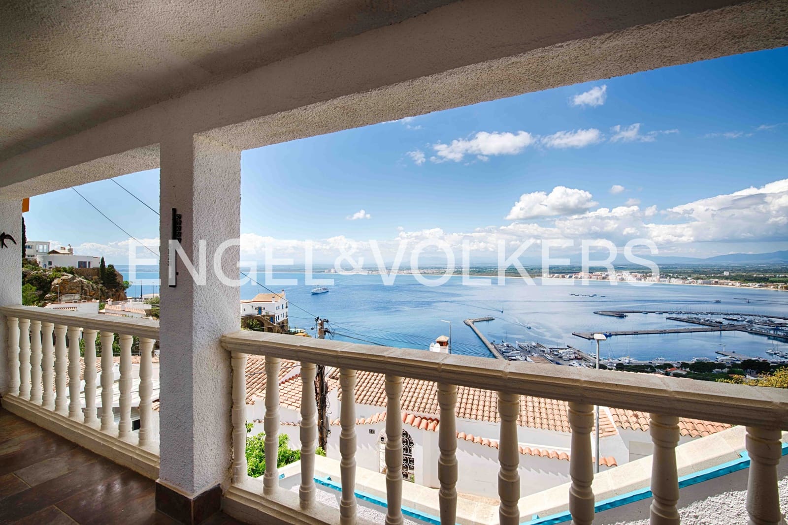 3 soveværelse Villa til salg i Roses med swimmingpool - € 790.000 (Ref: 9005607)