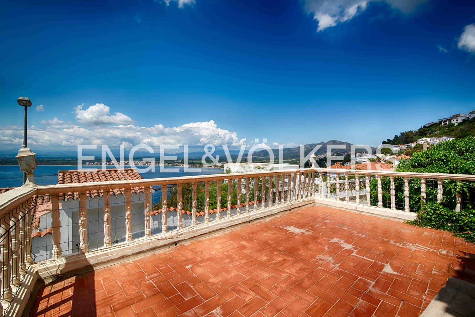 3 soveværelse Villa til salg i Roses med swimmingpool - € 790.000 (Ref: 9005607)