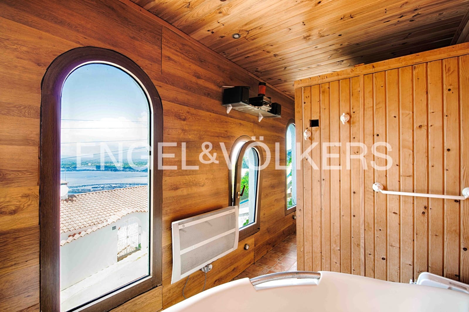 3 soveværelse Villa til salg i Roses med swimmingpool - € 790.000 (Ref: 9005607)