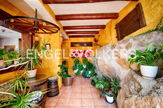 3 soveværelse Villa til salg i Roses med swimmingpool - € 790.000 (Ref: 9005607)