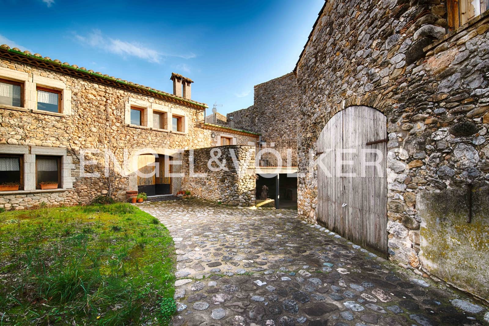 4 soveværelse Byhus til salg i Cabanelles - € 695.000 (Ref: 9005613)