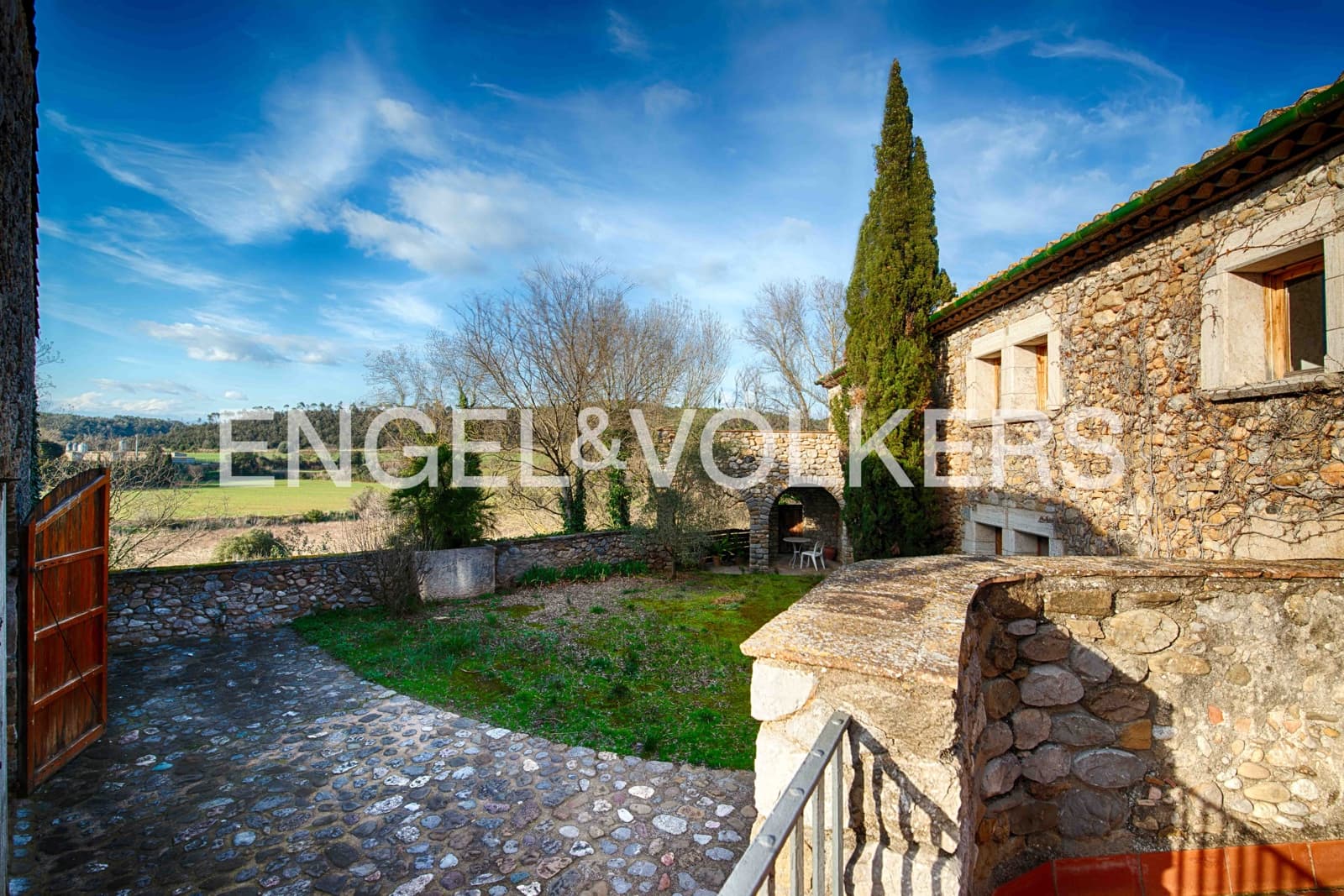 4 soveværelse Byhus til salg i Cabanelles - € 695.000 (Ref: 9005613)