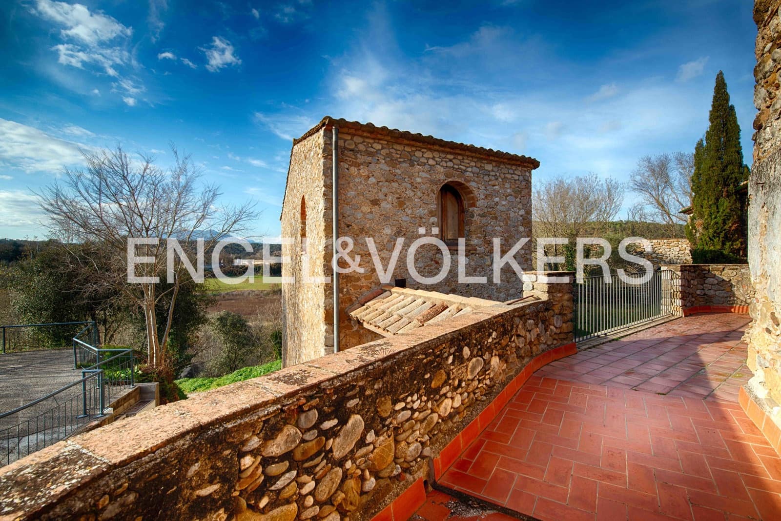 4 bedroom Townhouse for sale in Cabanelles - € 695,000 (Ref: 9005613)