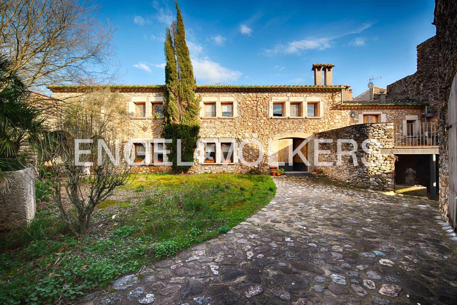 4 bedroom Townhouse for sale in Cabanelles - € 695,000 (Ref: 9005613)