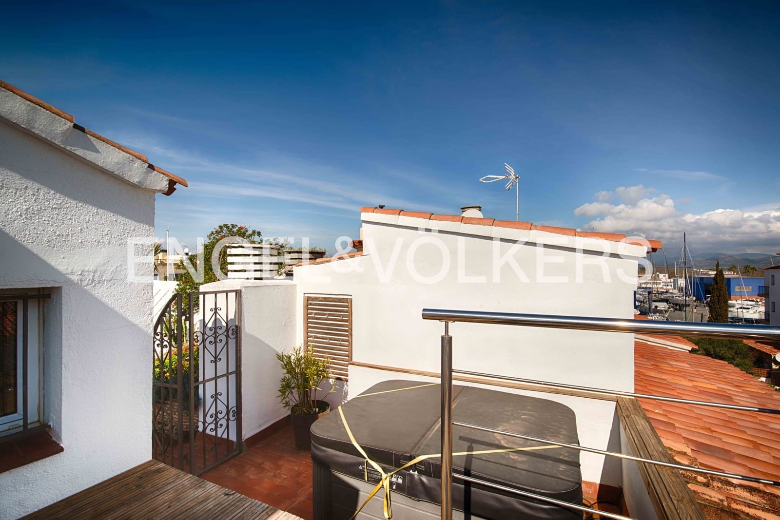 3 makuuhuone Huoneisto myytävänä paikassa Empuriabrava mukana 
autotalli - 395 000 € (Ref: 9005617)