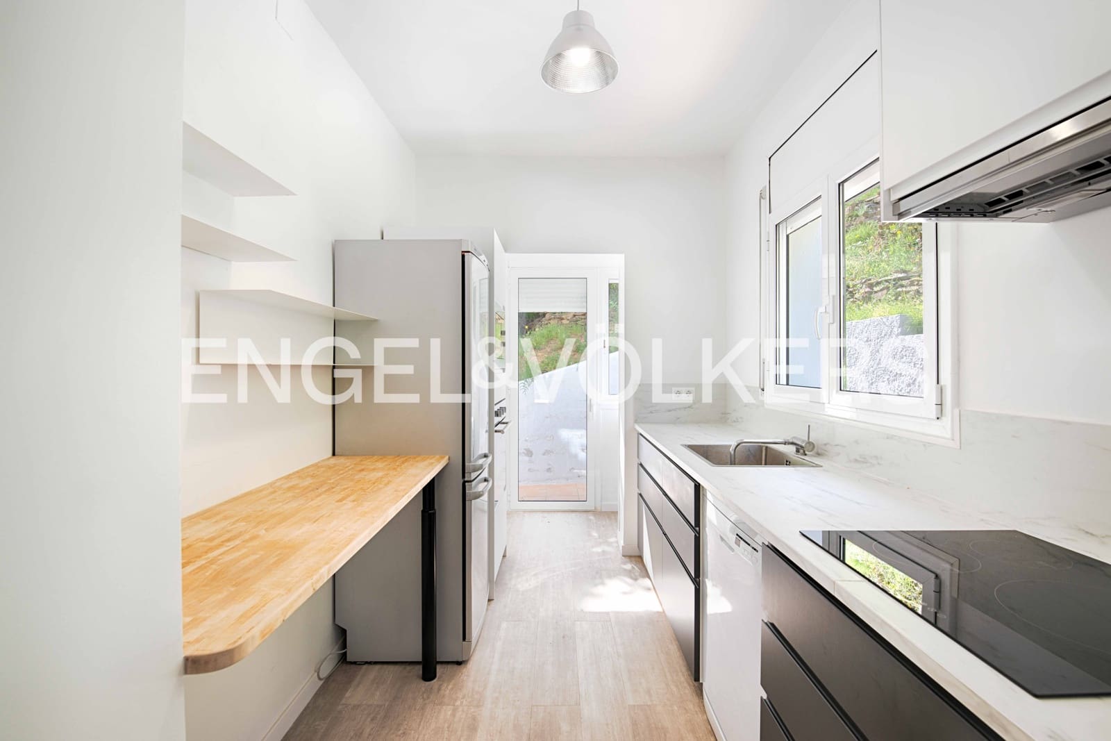 3 makuuhuone Huvila myytävänä paikassa El Port de la Selva mukana uima-altaan 
autotalli - 575 000 € (Ref: 9005619)