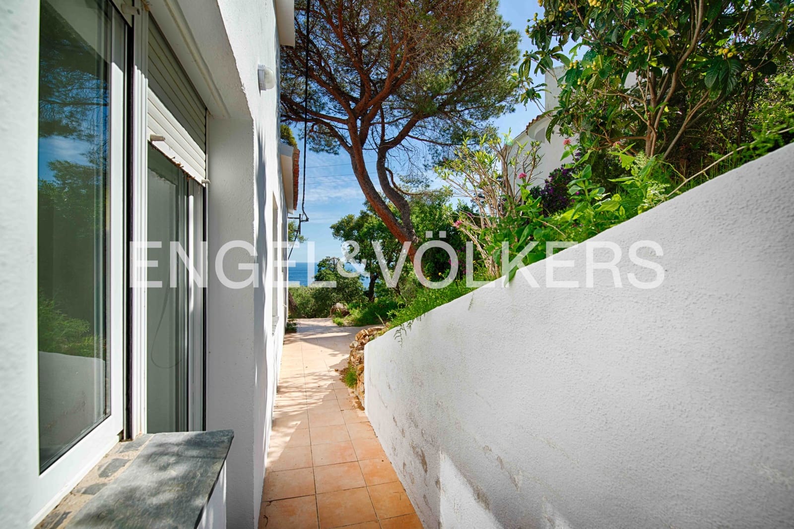 3 makuuhuone Huvila myytävänä paikassa El Port de la Selva mukana uima-altaan 
autotalli - 575 000 € (Ref: 9005619)