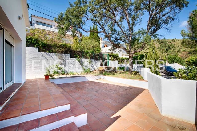 Chalet de 3 habitaciones en El Port de la Selva en venta con piscina garaje - 550.000 € (Ref: 9005619)