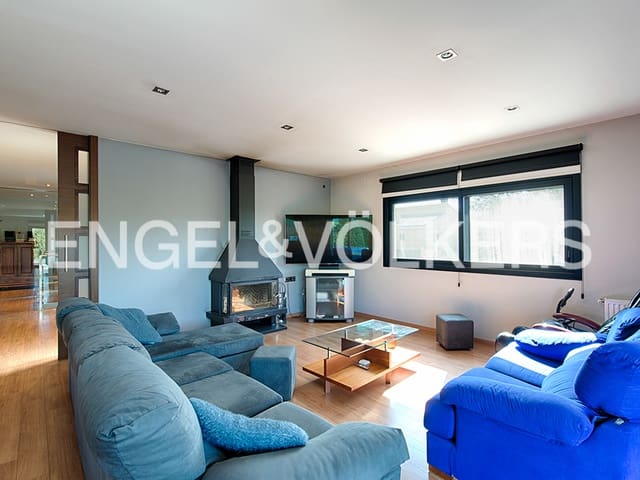 4 bedroom Villa for sale in Peralada with pool garage - € 1,365,000 (Ref: 9005627)